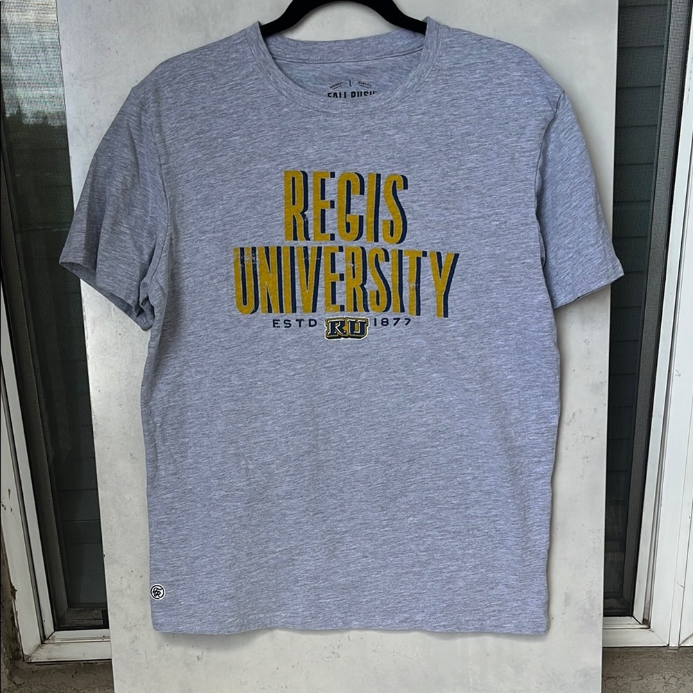 Regis University T-Shirt 💙💛 - Size L